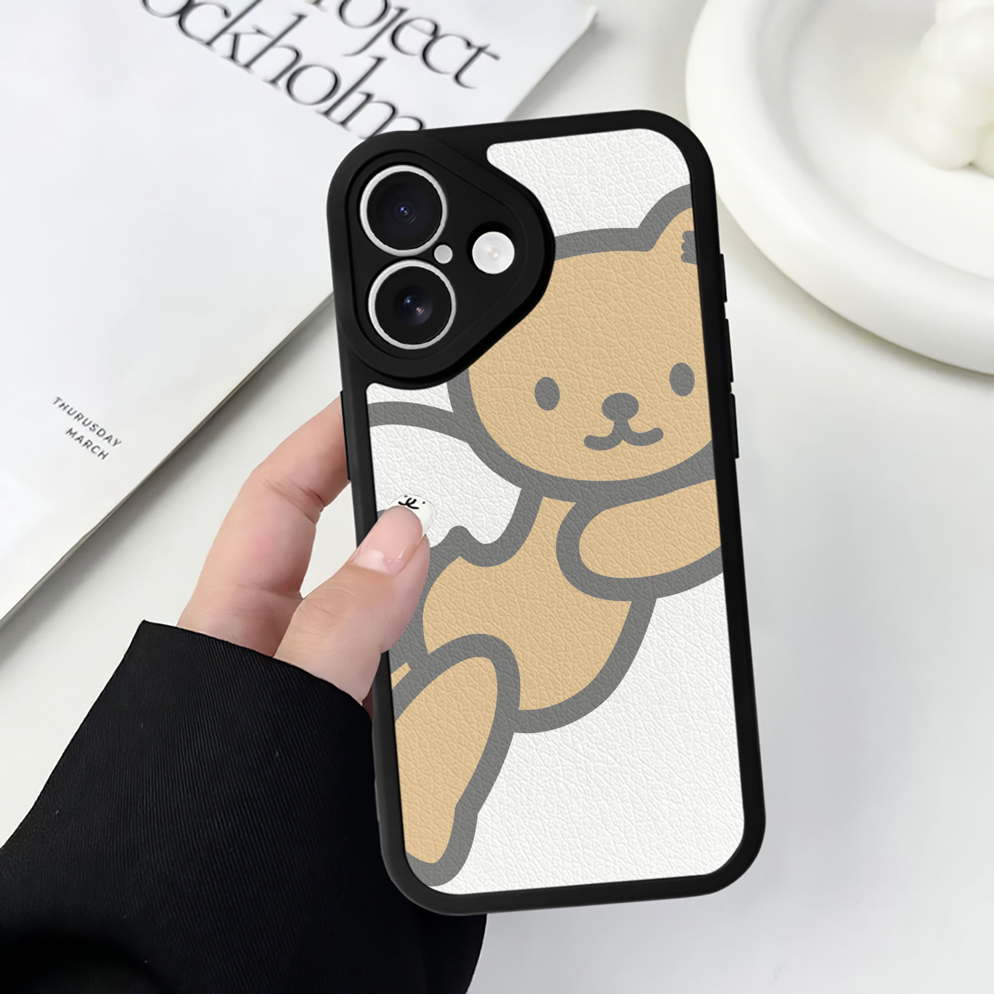 （画像用） Hello Kitty ハローキティ 【iPhone 16シリーズ対応】シリコンスマホケース（レザー調） 材質：シリコン